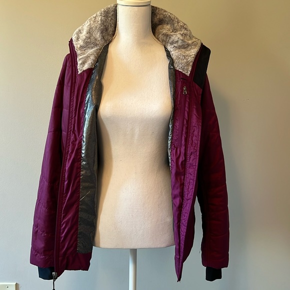 Columbia women’s ski jacket, size M, raspberry - Picture 4 of 8